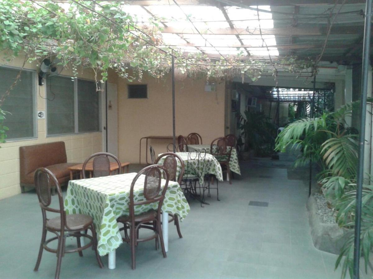 11Th Street Bed And Breakfast Bacolod Eksteriør bilde